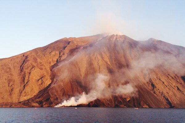 Stromboli in crociera caicco eolie